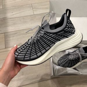 Like new APL Women’s Techloom Zipline cement/black/white size 9